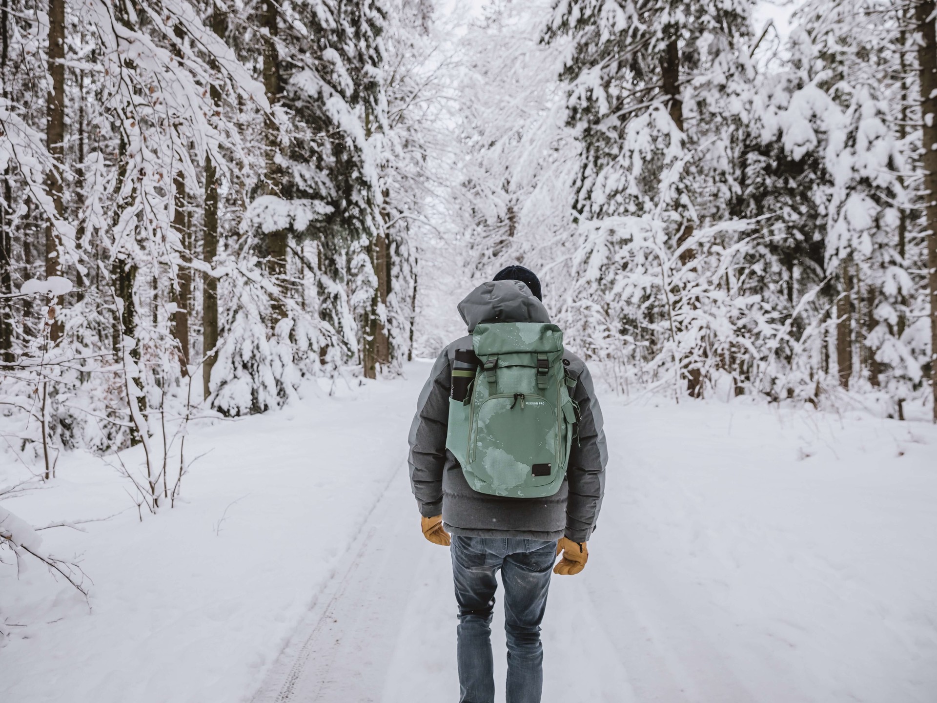 snow backpack man outdoor forest hot cold bottle thermos